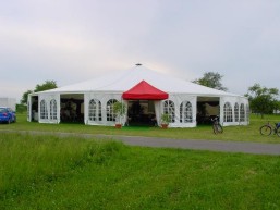 Das VIP-Zelt der DIPM